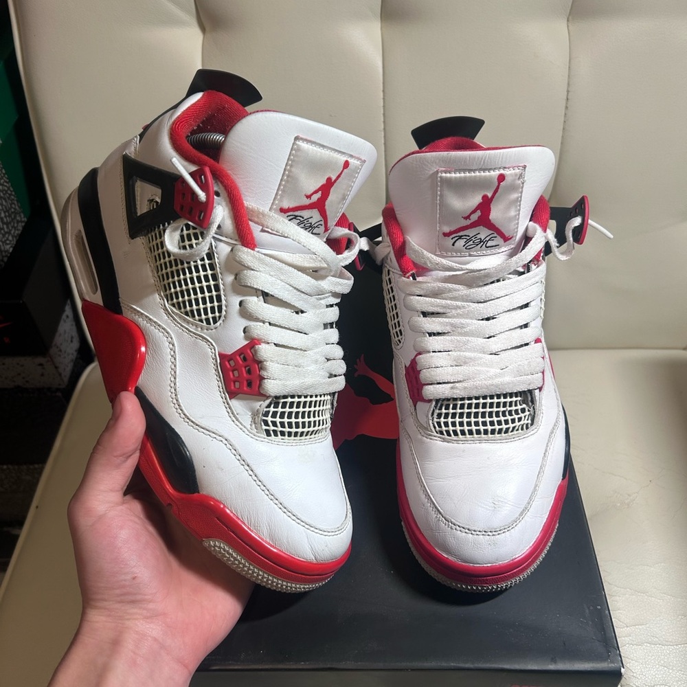 Jordan 4 fire red